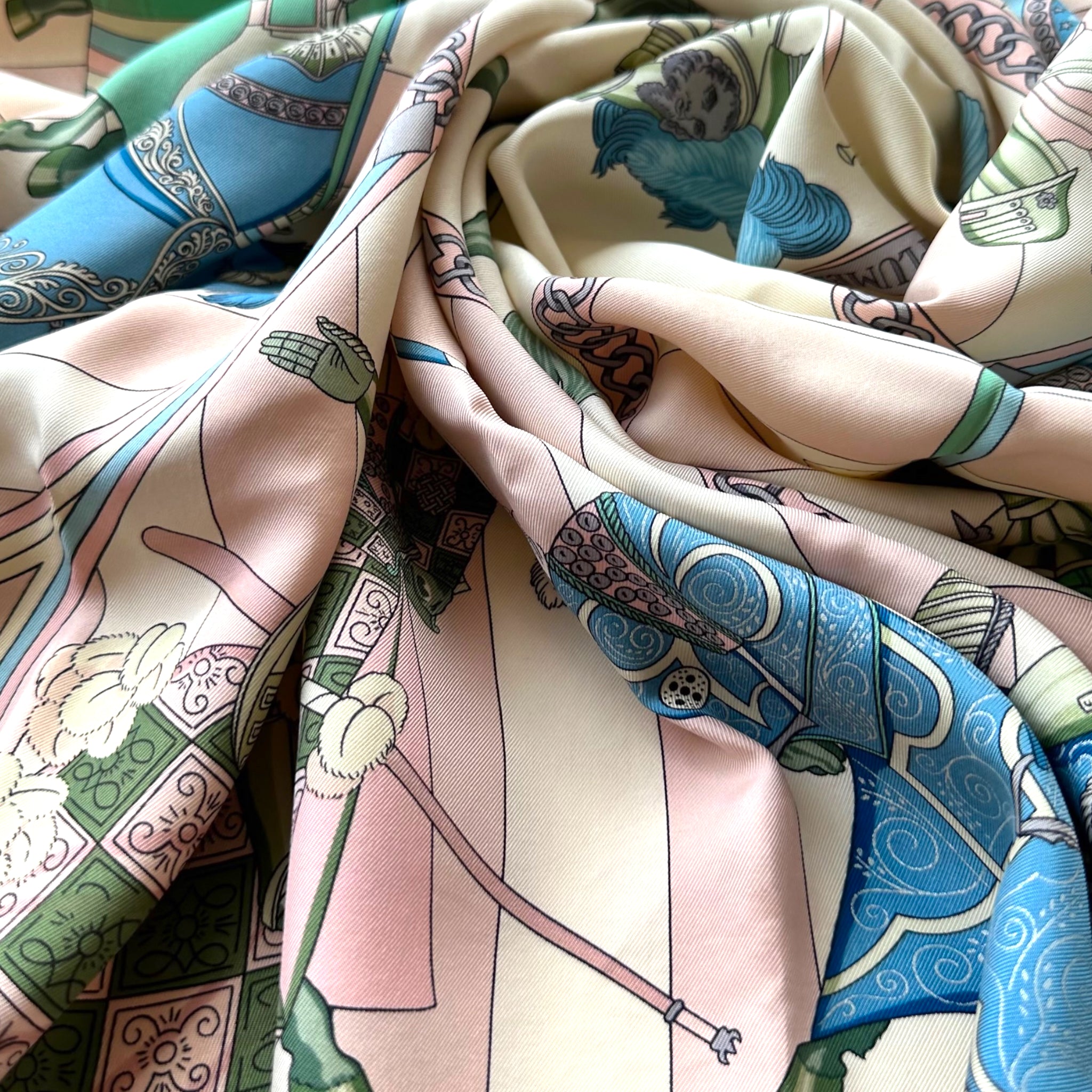 Chocs en plumes - FOULARD HERMES 90 CM