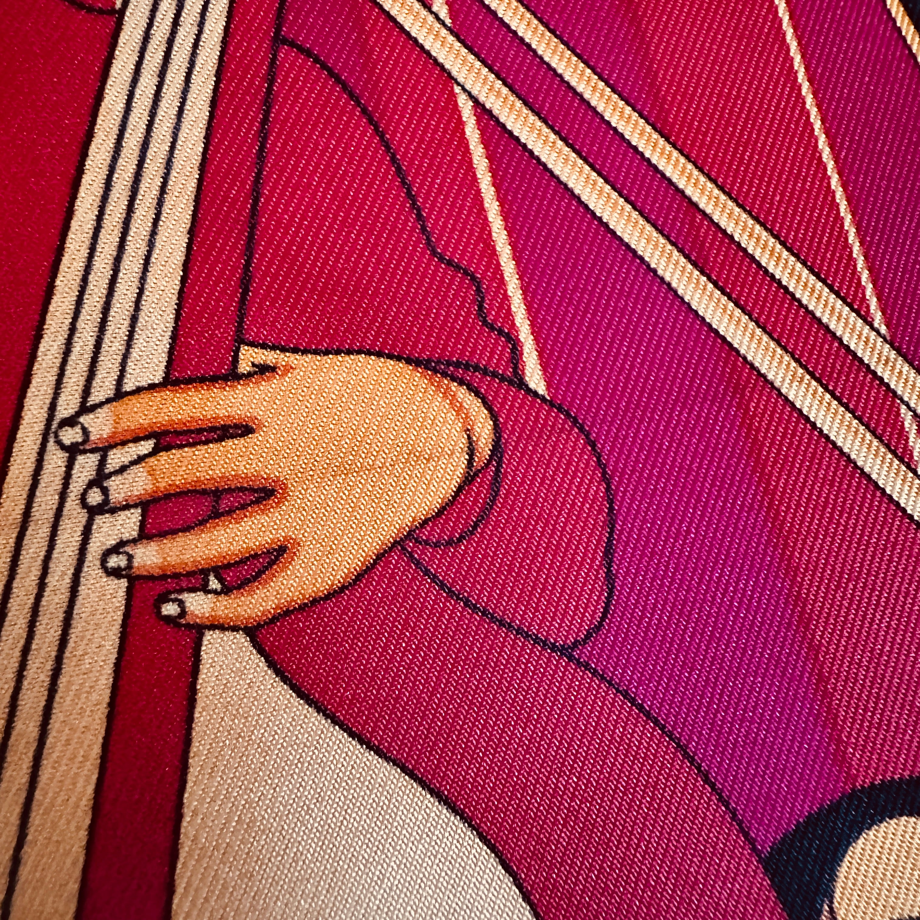 Zoom sur le visage d'un musicien montrant la texture du twill de soie.