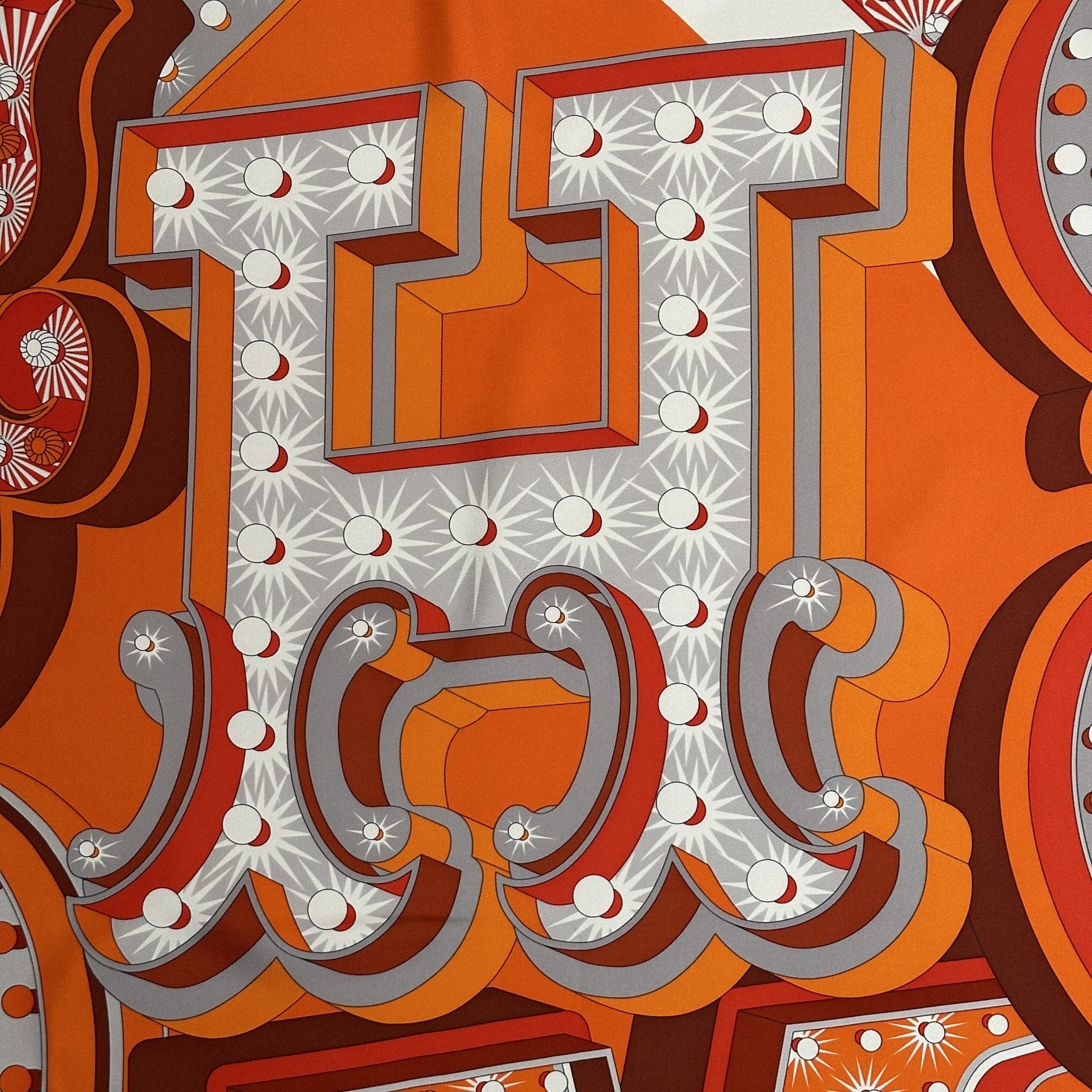 foulard hermes electrique lettre H style néon