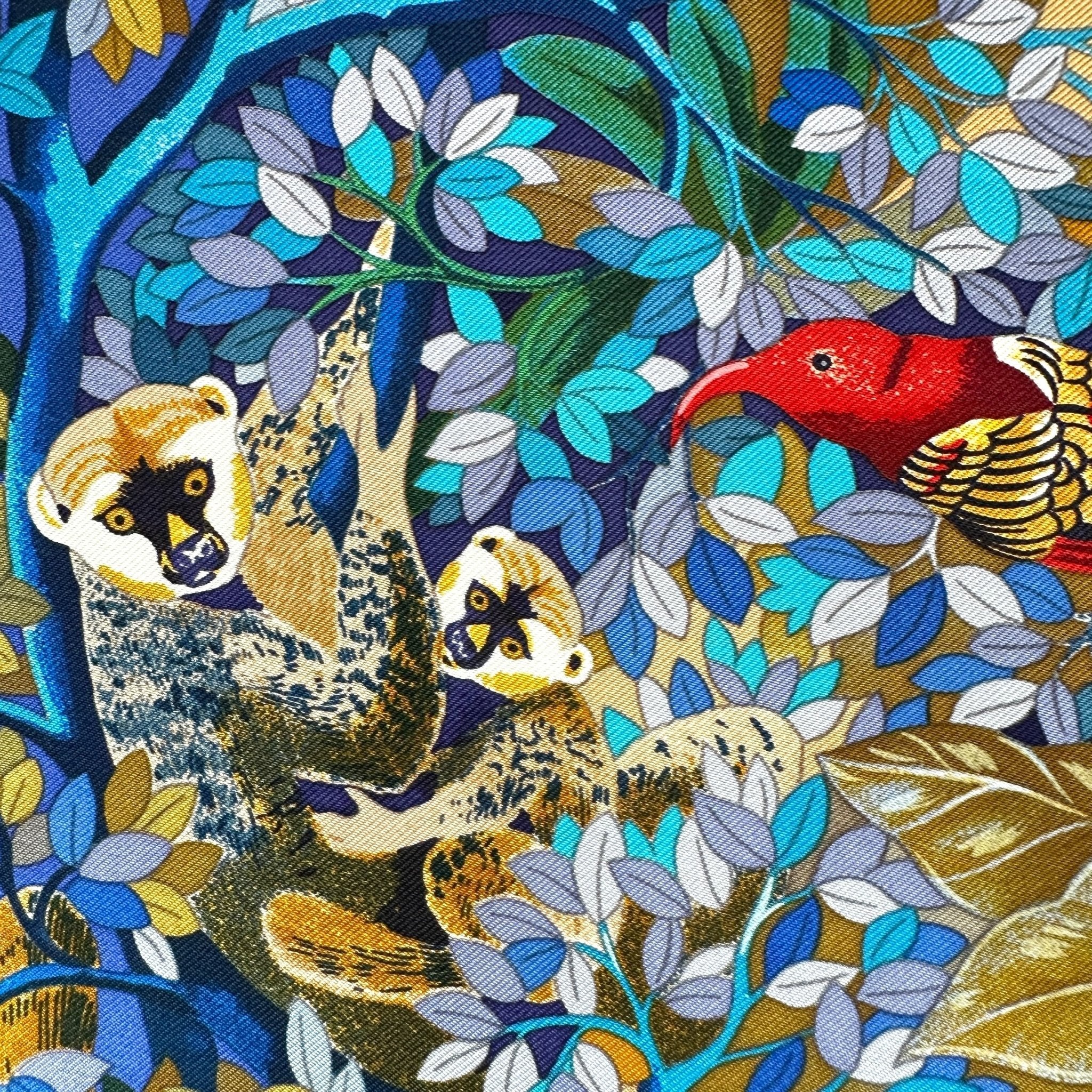 Détail du motif floral du foulard Hermès Au Cœur de la Vie