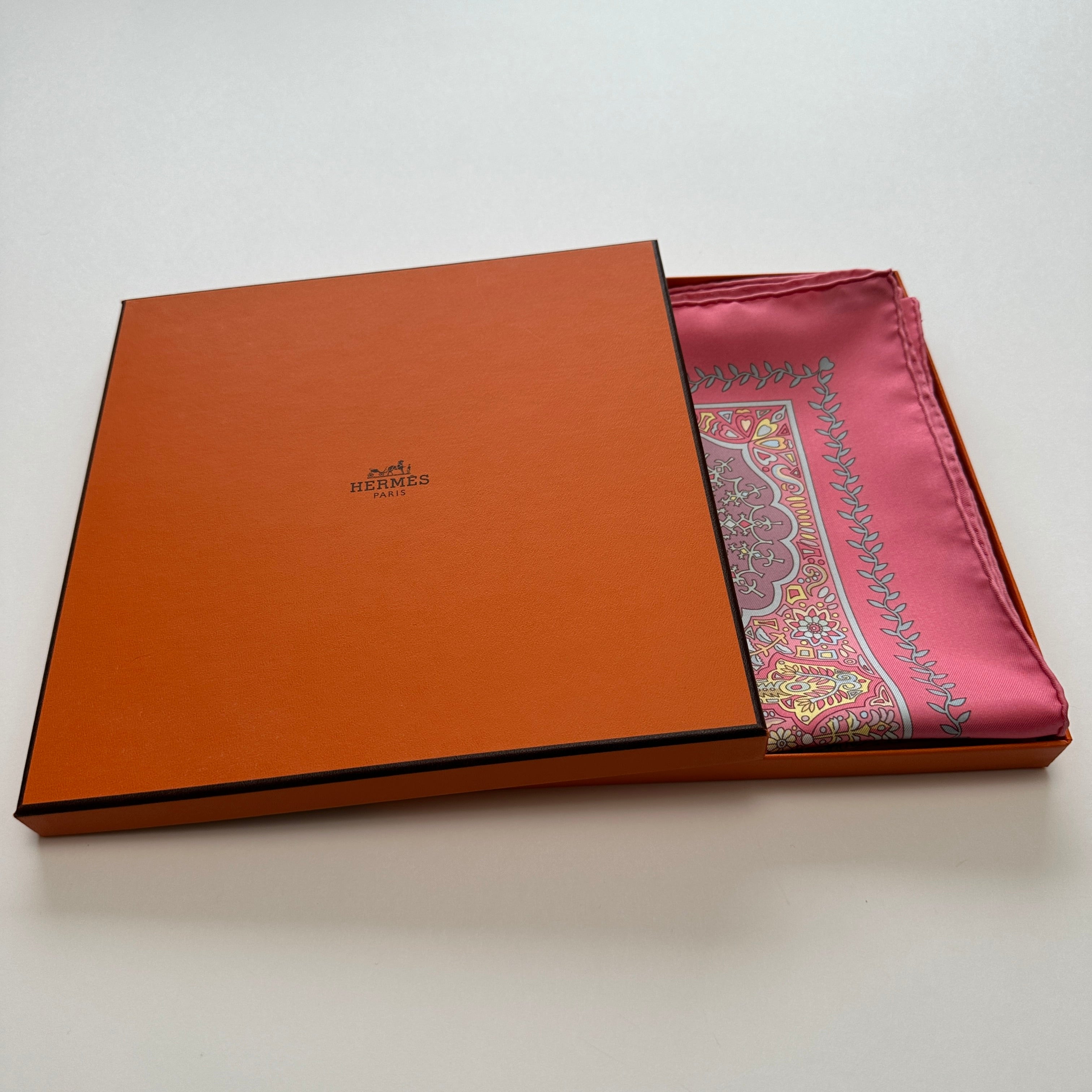 Aux portes du palais - FOULARD HERMES 90 CM