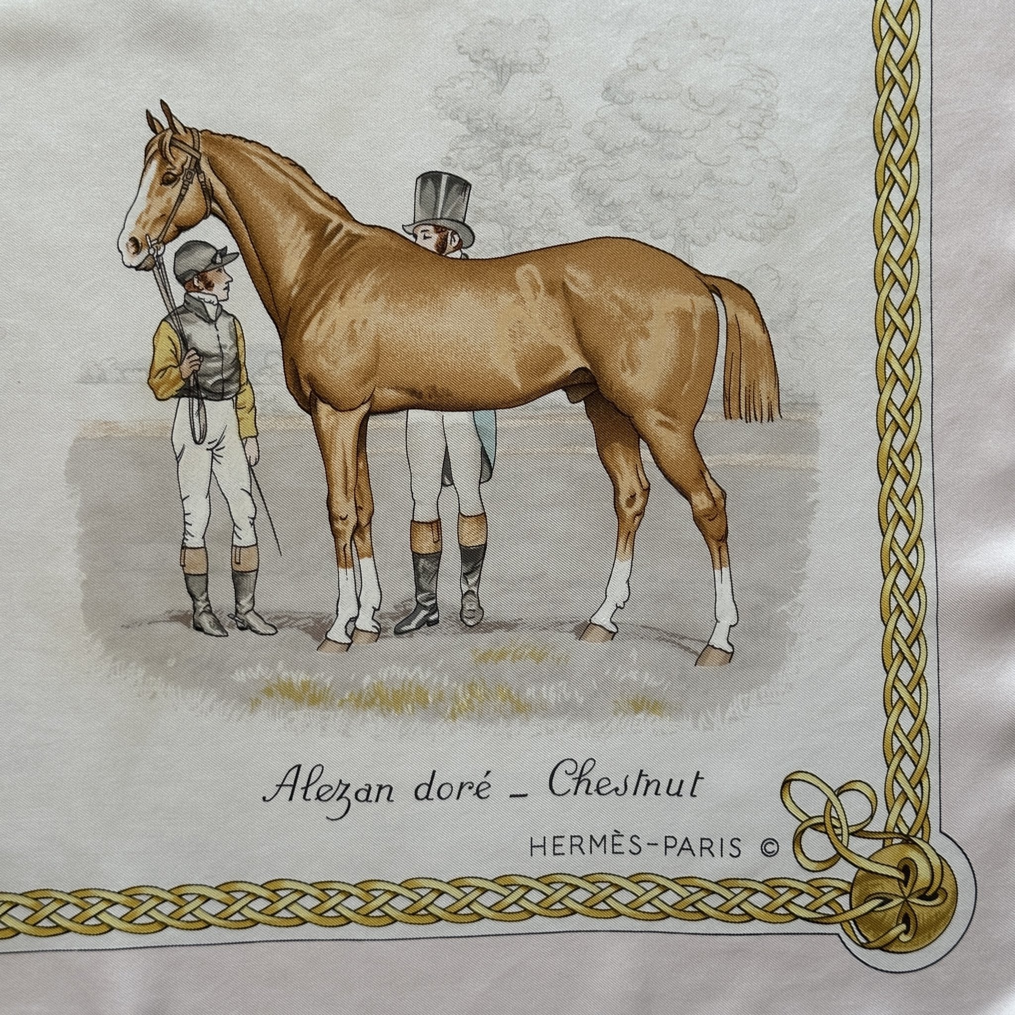 zoom sur la signature Hermès Paris et le logo du copyright Hermès