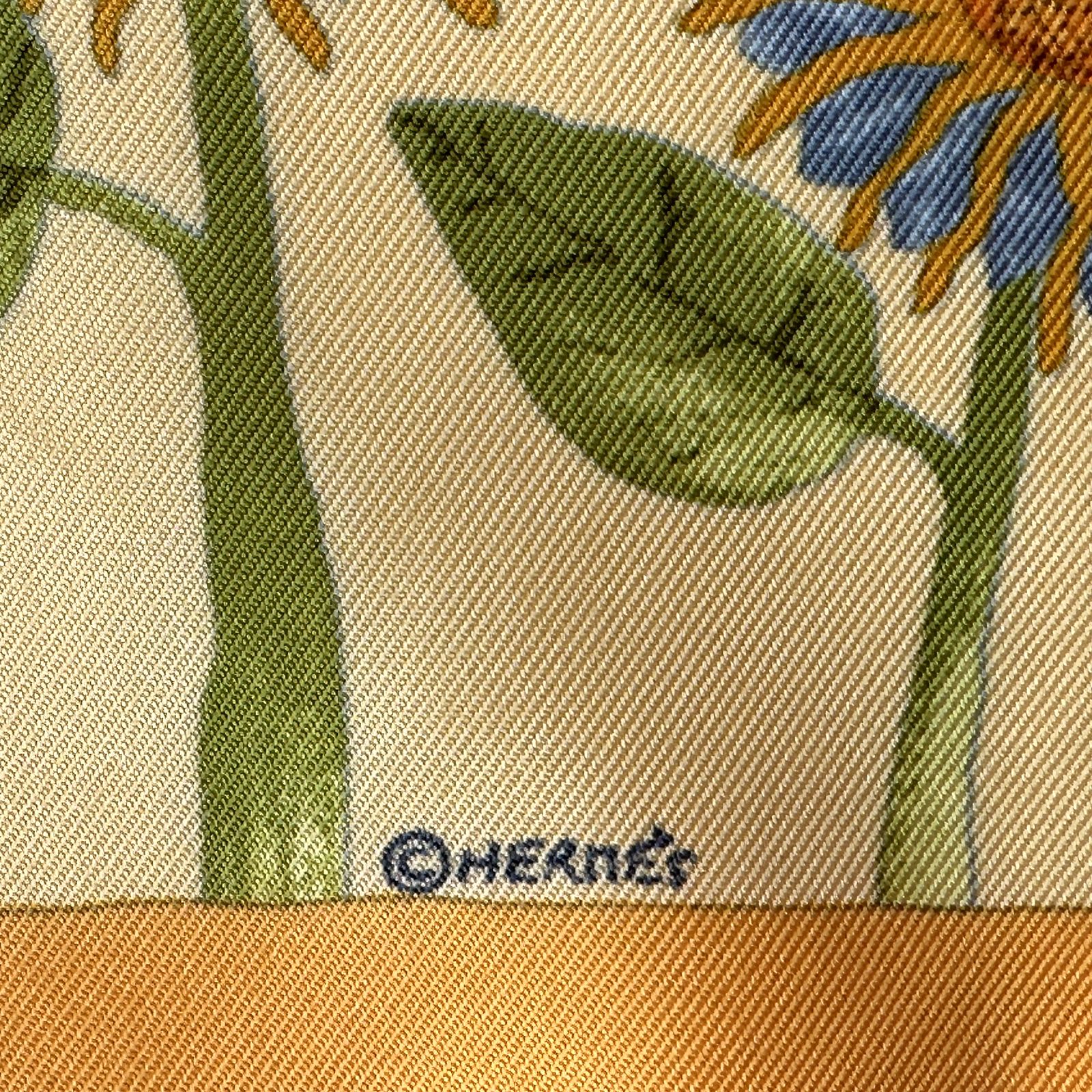 Signature © Hermès sur le motif du gavroche Tournesols