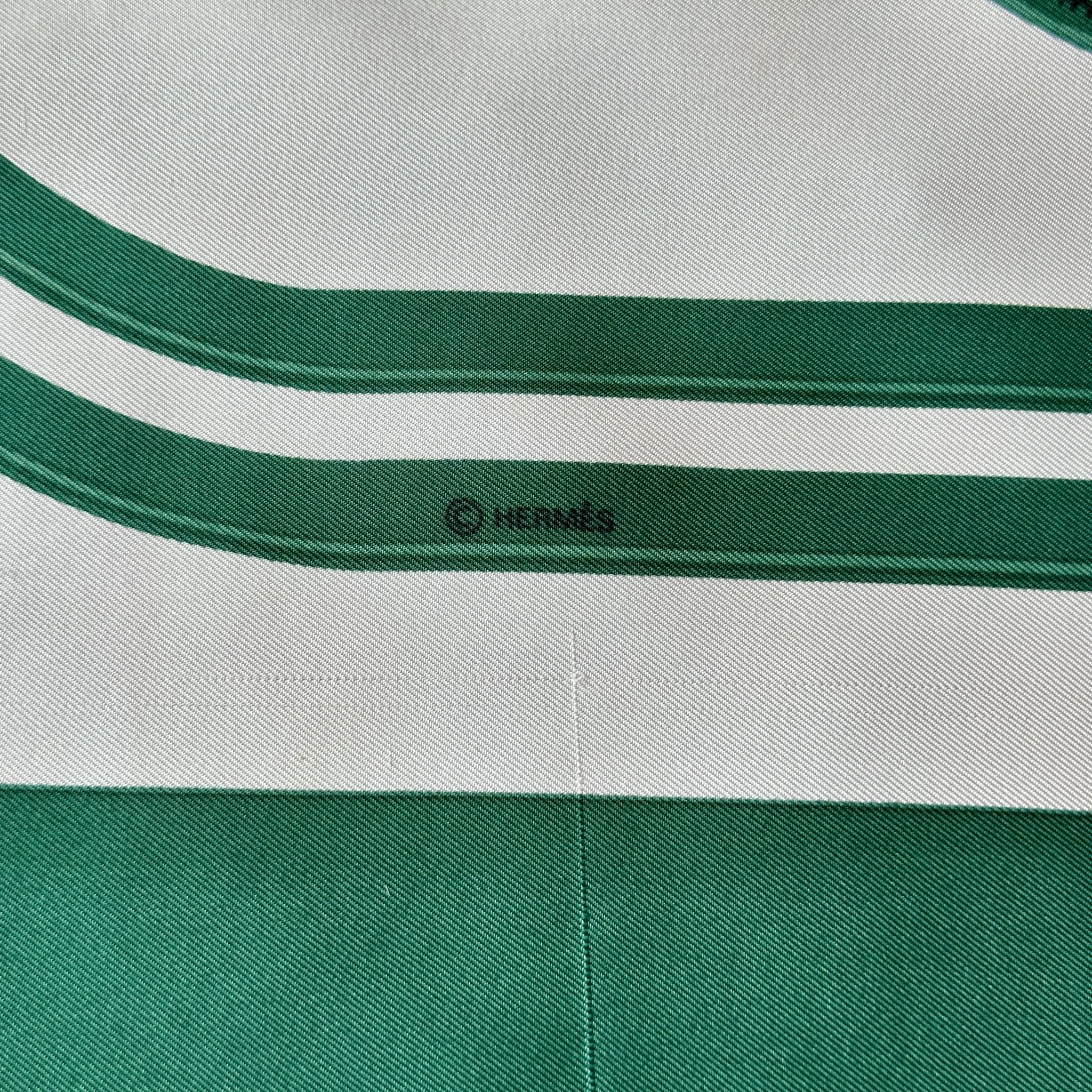 Logo copyright Hermès imprimé sur le motif