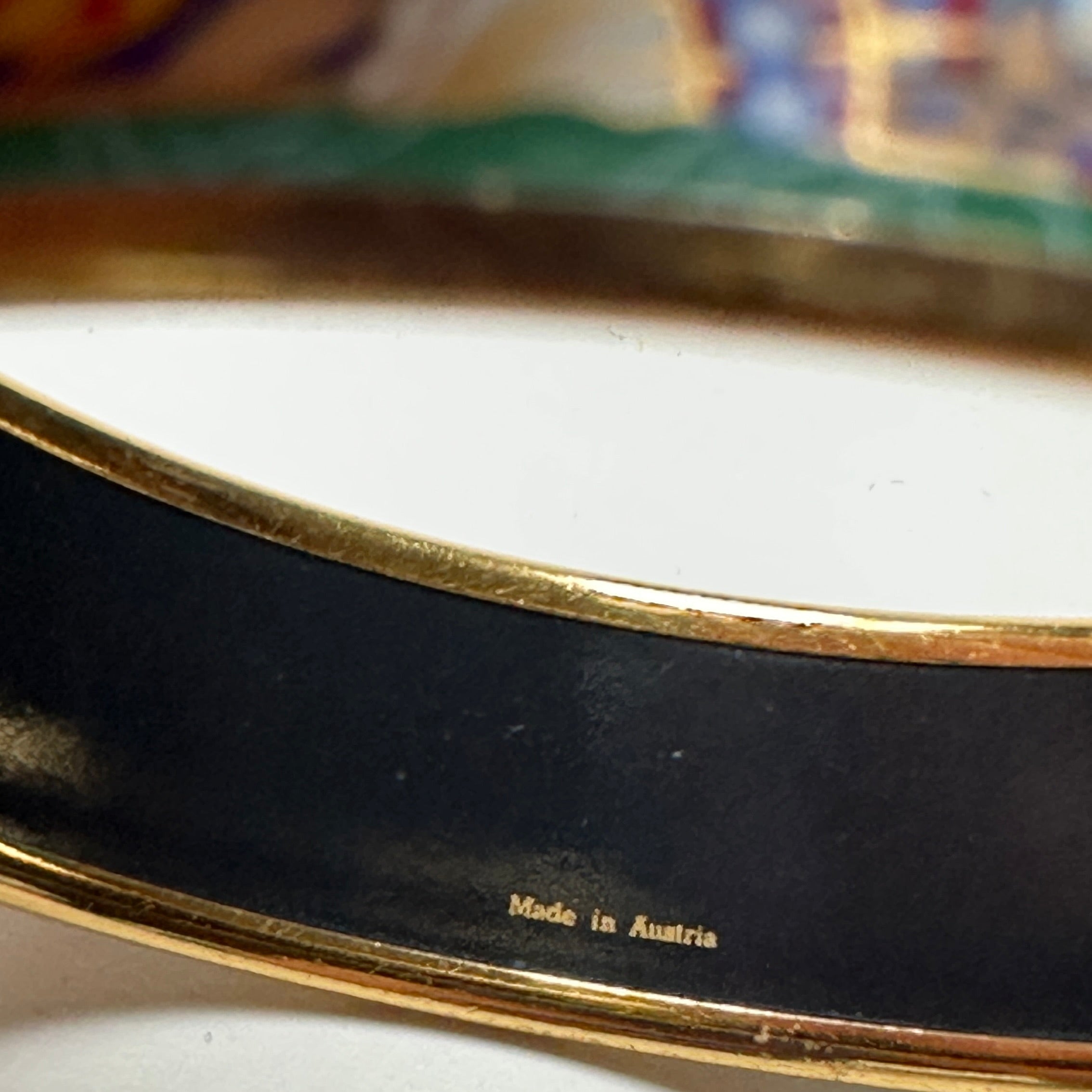 Made in Austria" certifiant l'origine et la qualité de l'émail vintage Hermès.