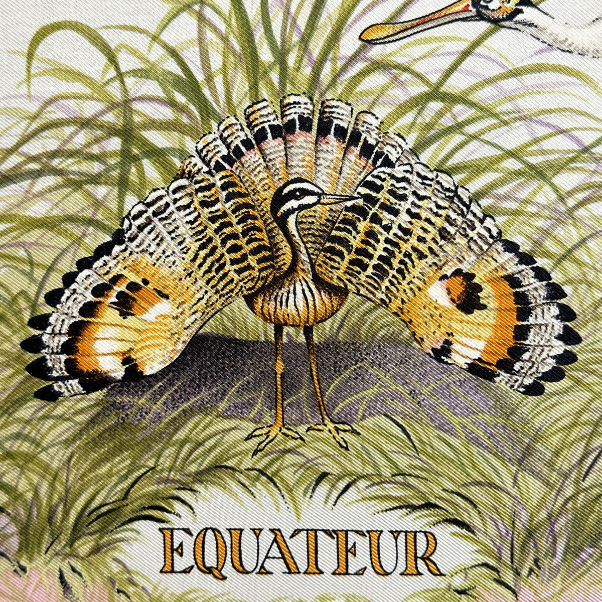 Carré Hermès Équateur de Robert Dallet, 90 cm en soie : titre Equateur et caurale soleil aux ailes déployées