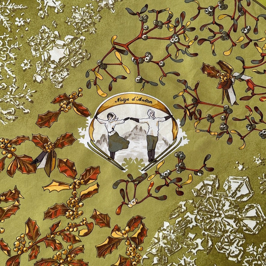 Détail du motif central de la pochette Hermès "Neige d'antan", coloris bronze