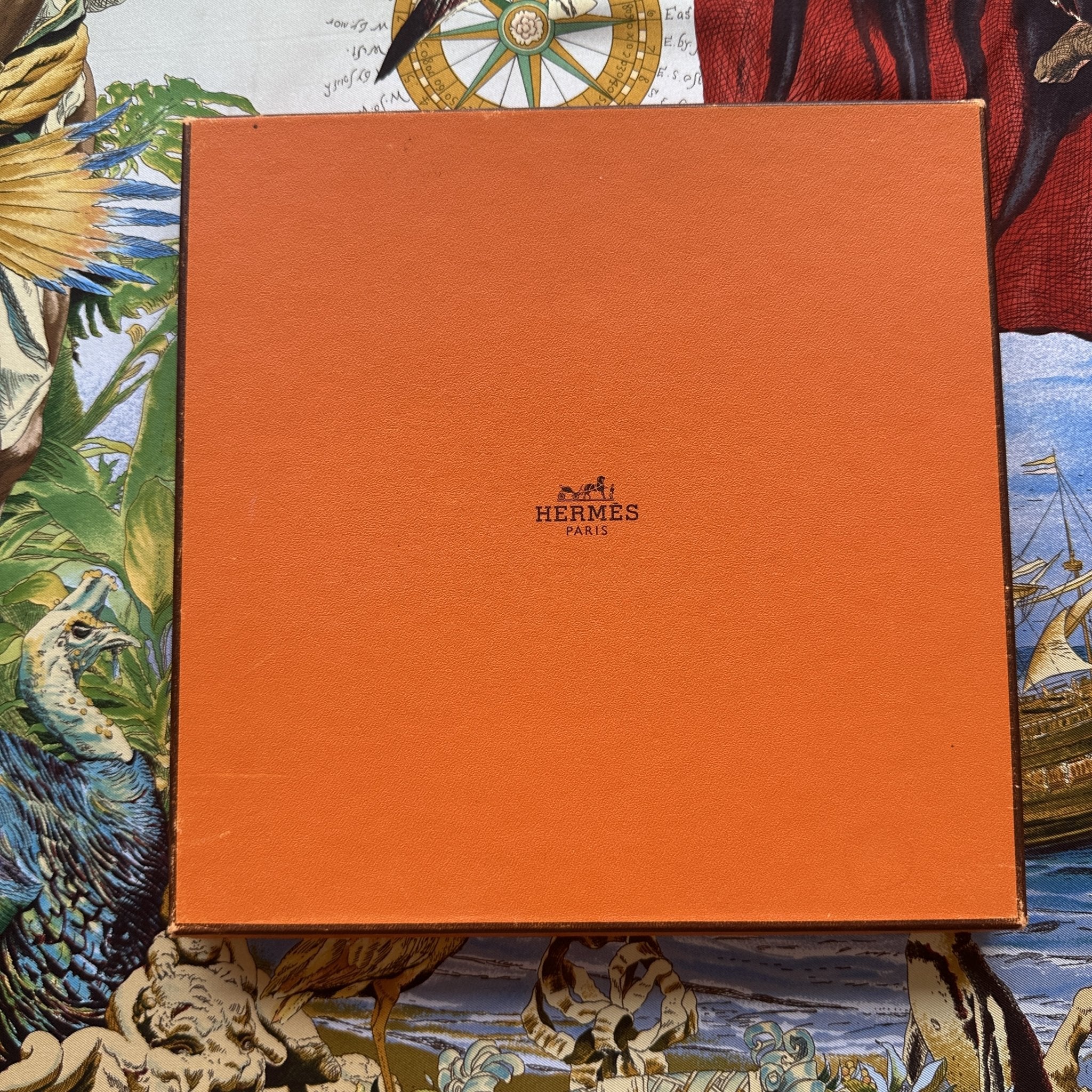 boite Hermès pour le foulard carré 